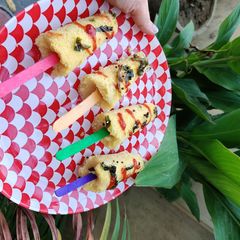 A picture of Dhokla popsicles.
