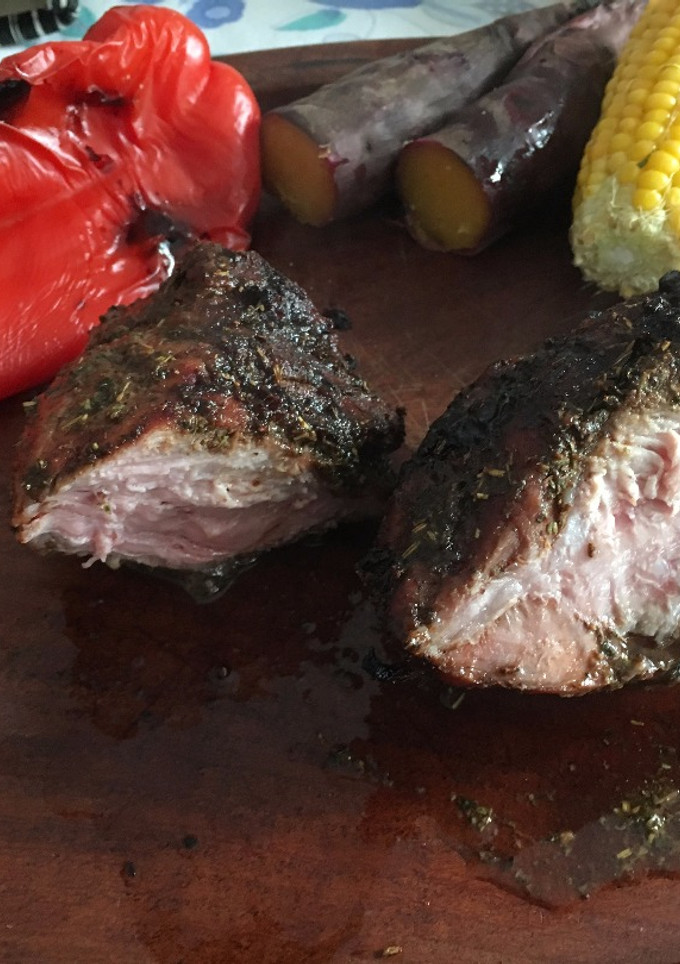 Una foto de Bondiola con costra picante y verduras al plomo (fácil)