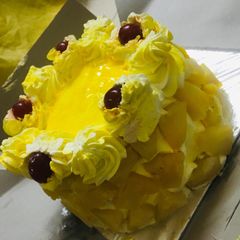 A picture of Pineapple🍍 cake.