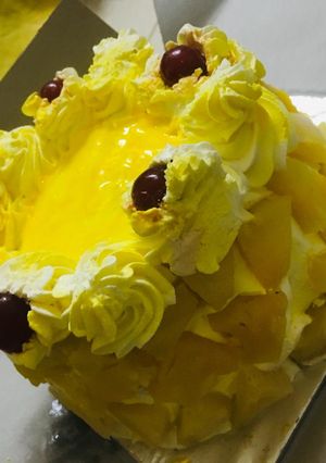 A picture of Pineapple🍍 cake.