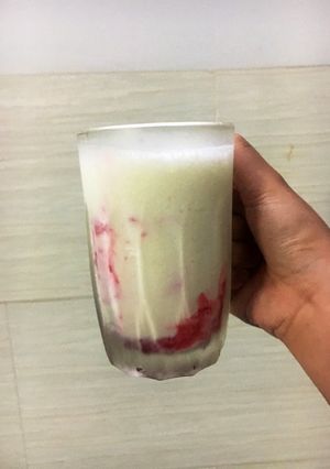 Hình của món Sinh tố sữa chua trái cây.