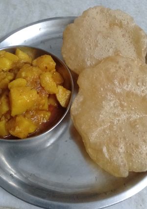 કાચા બટાકાનું શાક (kacha batakanu shak recipe in Gujarati) રેસીપી મુખ્ય ફોટો