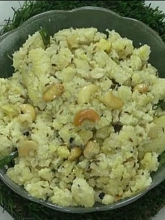 ரவா பொங்கல்(rava pongal recipe in tamil) செய்முறை முக்கிய புகைப்படம்
