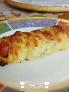 Una foto de Hot dog pizza