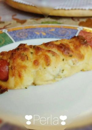 Una foto de Hot dog pizza