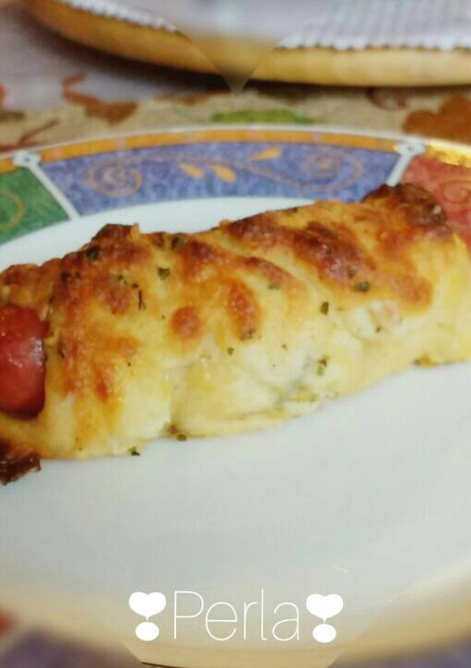Una foto de Hot dog pizza