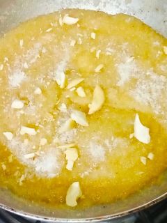 सूजी का हलवा (sooji ka halwa recipe in Hindi) रेसिपी मुख्य फोटो