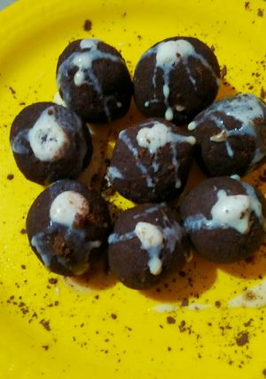 A picture of Choco cake ladoo.