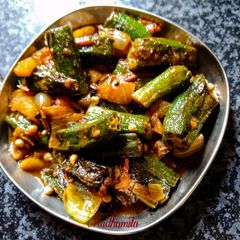 A picture of Bhindi and Shallots Masala.