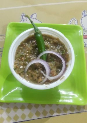 A picture of Dhaniya chutney.