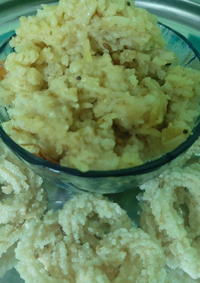 हलकी फुलकी खिचडी (khicadhi recipe in marathi) रेसिपी चे मुख्य फोटो 