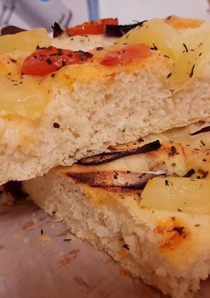 O poză a rețetei Focaccia cu cartofi și cârnați.