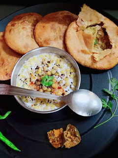 आलू प्याज़ की कचौड़ी (aloo pyaz ki kachodi recipe in Hindi) रेसिपी मुख्य फोटो