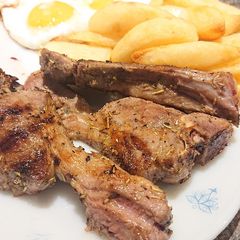A picture of Garlic and Rosemary Lamb Chops.