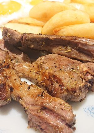 A picture of Garlic and Rosemary Lamb Chops.