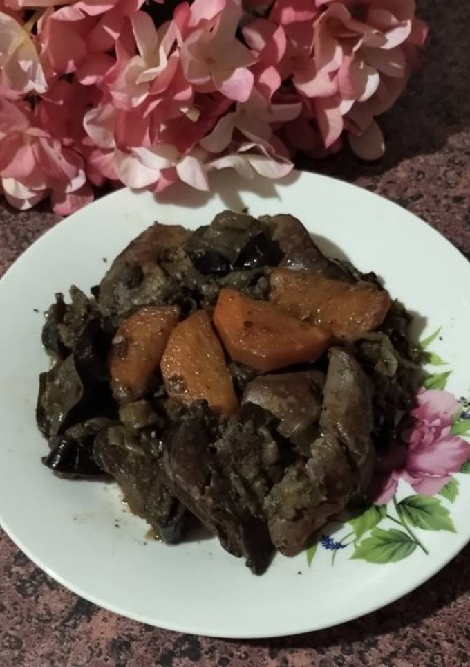 Куряча печінка із овочами