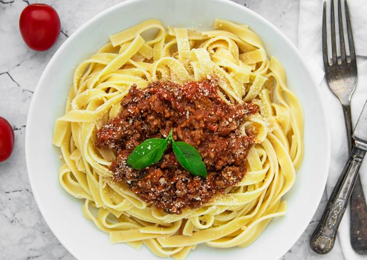 Recipe of Any-night-of-the-week Bolognese sauce da mamãe