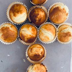 A picture of Vanilla cupcakes.