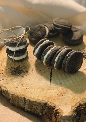 Foto principal de Trampantojo de galletas Oreo - galletitas de tinta de calamar con brandada