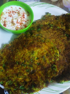 પાલક ચીલા (Palak Chila Recipe in Gujarati) રેસીપી મુખ્ય ફોટો