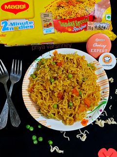 वेज मसाला मैगी (veg masala maggi recipe in Hindi) रेसिपी मुख्य फोटो