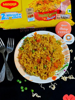 वेज मसाला मैगी (veg masala maggi recipe in Hindi) रेसिपी मुख्य फोटो
