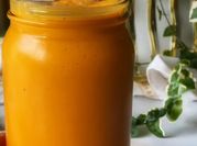A picture of raw honey