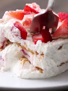 A picture of Strawberry ice box cake.
