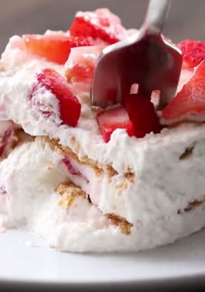 A picture of Strawberry ice box cake.