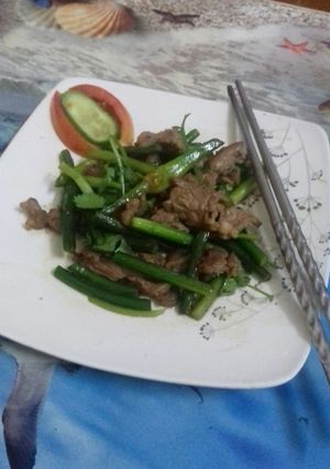 Hình của món Thịt bò xào ngó tỏi.