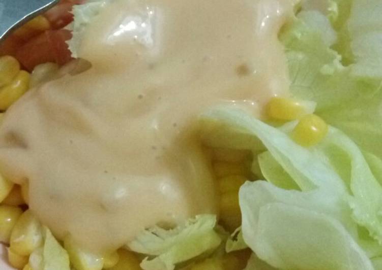 Langkah Mudah Membuat Salad dengan Thousand Island Dressing Salad Super Lezat