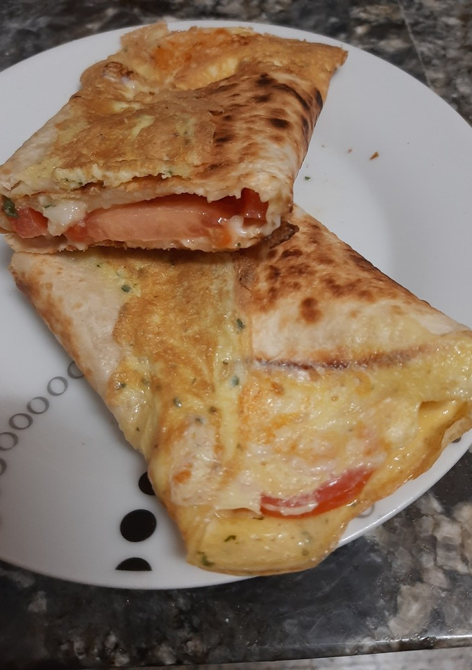 Una foto de Tortilla francesa y tortita de maíz