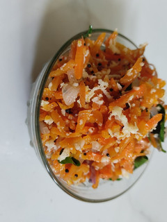கேரட் பொரியல் (Carrot poriyal recipe in tamil) செய்முறை முக்கிய புகைப்படம்