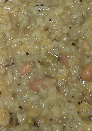 મિક્સ દાલ વેજ ખીચડી (Mix Dal Veg. Khichdi Recipe In Gujarati) રેસીપી મુખ્ય ફોટો