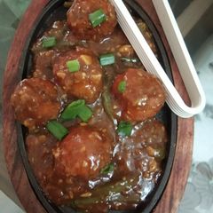 A picture of Manchurian with gravy.