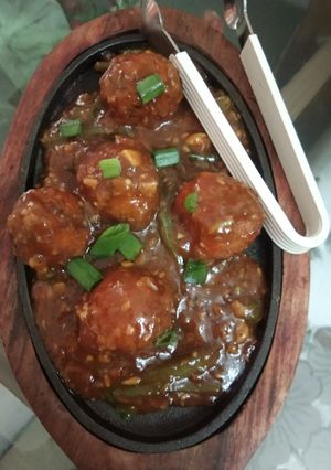 A picture of Manchurian with gravy.