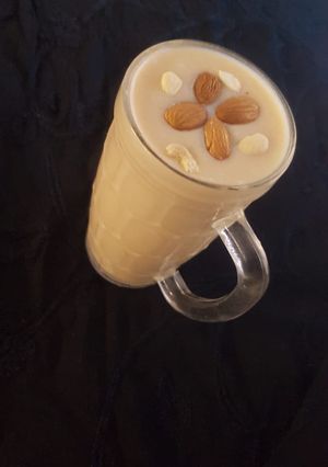A picture of Chickoo and dry fruit smoothie.