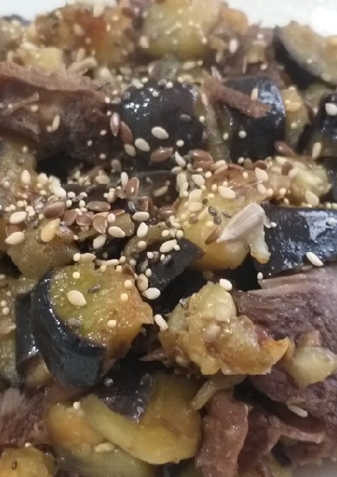 Una foto de Salteado de lomo y berenjena