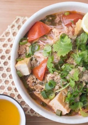 A picture of Bun rieu.
