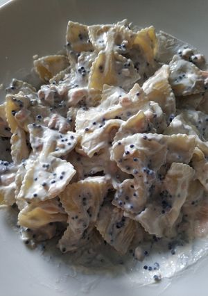 Foto di Pasta con salmone affumicato e uova di lompo
