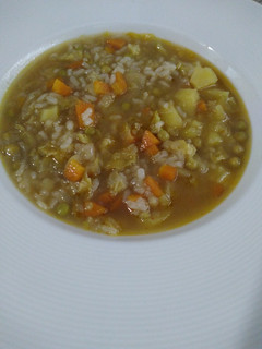 Una foto de Sopa de arroz con verduras
