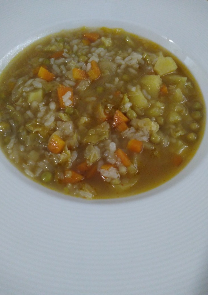 Una foto de Sopa de arroz con verduras