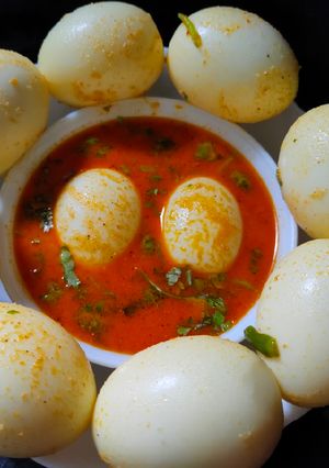 A picture of Egg curry.