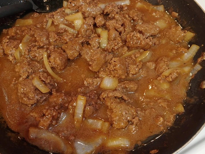 Easy Steps to Make Recipes Southern Hamburger Chunks with Onion Gravy the So Delicious Tasty.