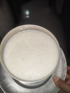 बादाम मिल्क शेक (Badam milk shake recipe in Hindi) रेसिपी मुख्य फोटो