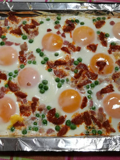 Una foto de Huevos al plato con chorizo