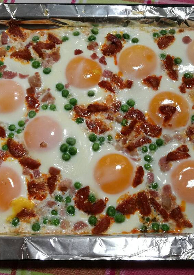 Una foto de Huevos al plato con chorizo