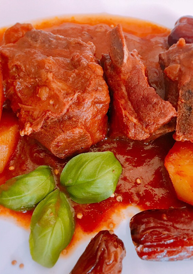 Una foto de Costillas al ron con dátiles y mostaza