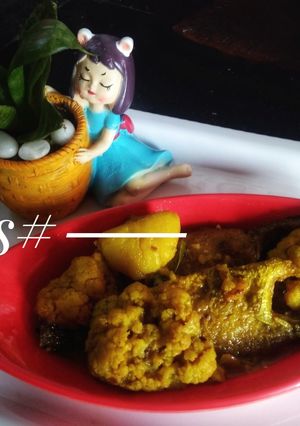 A picture of Cauliflower with Vetki fish curry.
