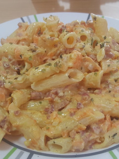 Una foto de Macarrones sin gluten con nata
